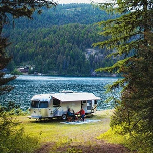 International-Serenity-Travel-Trailers-2018-camping-by-the-lake (2)