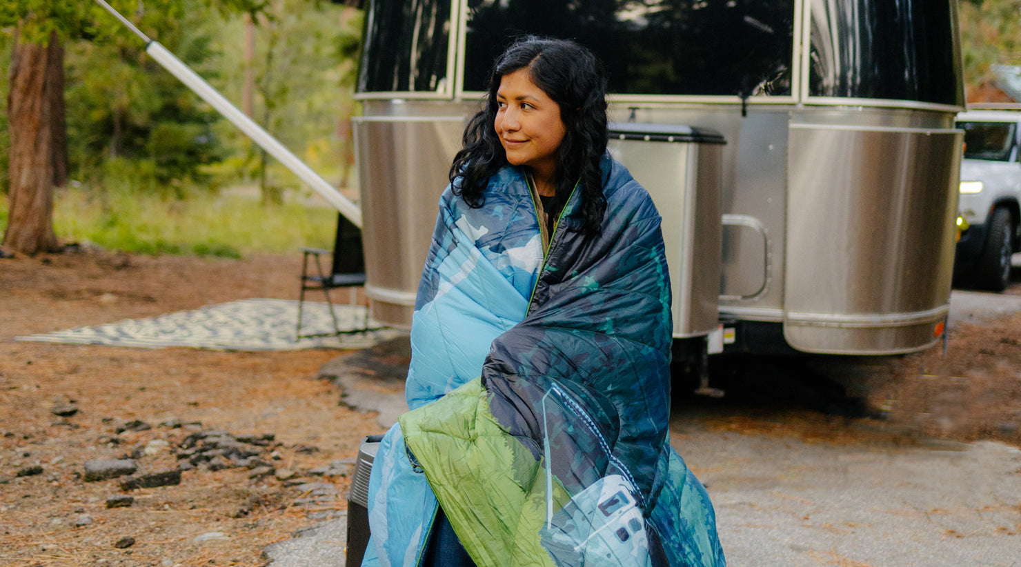 https://airstreamsupplycompany.com/cdn/shop/files/airstream-holiday-guide-custom-rumpl-blanket.jpg?v=1699979259&width=1480