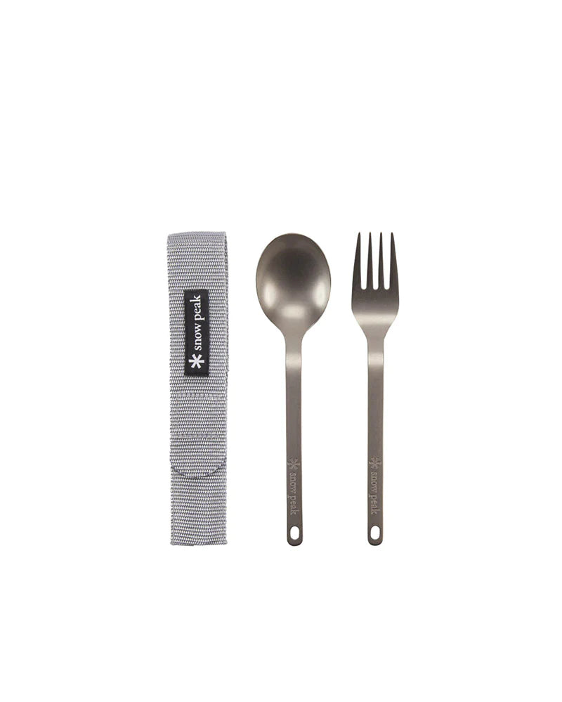 A gray fabric carrying case, designed for the Airstream galley, is displayed alongside the Snow Peak Titanium Fork & Spoon Set—both set against a white background. The carrying case features a black label with white text and a snowflake symbol, offering an elegant match for your Japanese titanium utensils.